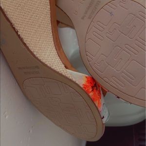 UNISA  cross strap wedges in Brown with flowers pattern New